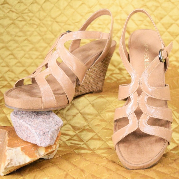 AEROSOLES Shoes - SOLD Aerosoles Women's 8M Nude Plush Wedge Sandals
